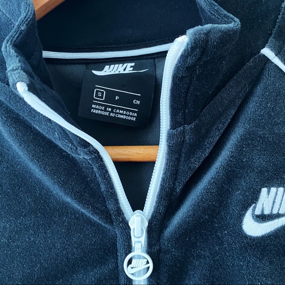 Nike | Women’s Black Full Zip Fleece Collared Sweatshirt - Picture 3 of 4